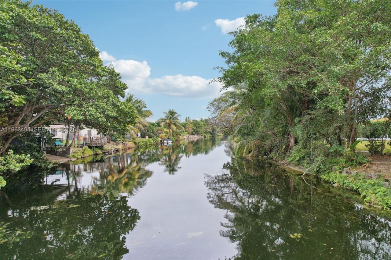 299 S Biscayne River Dr , Miami, FL 33169 Photo