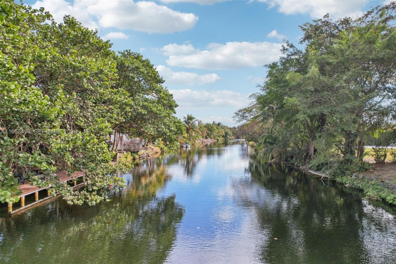 299 S Biscayne River Dr , Miami, FL 33169 Photo