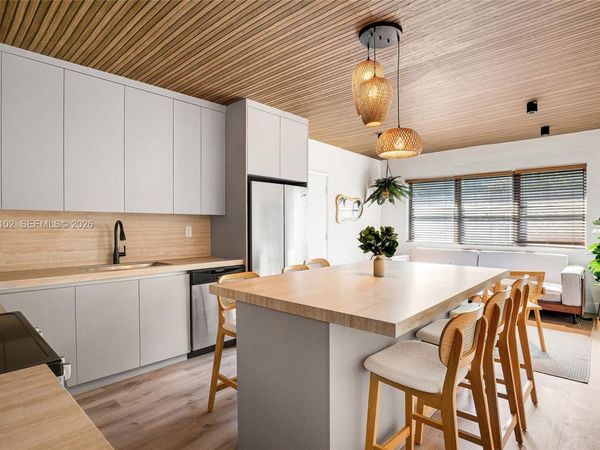 1275 Marseille Dr, Unit 42, Miami Beach, FL 33141