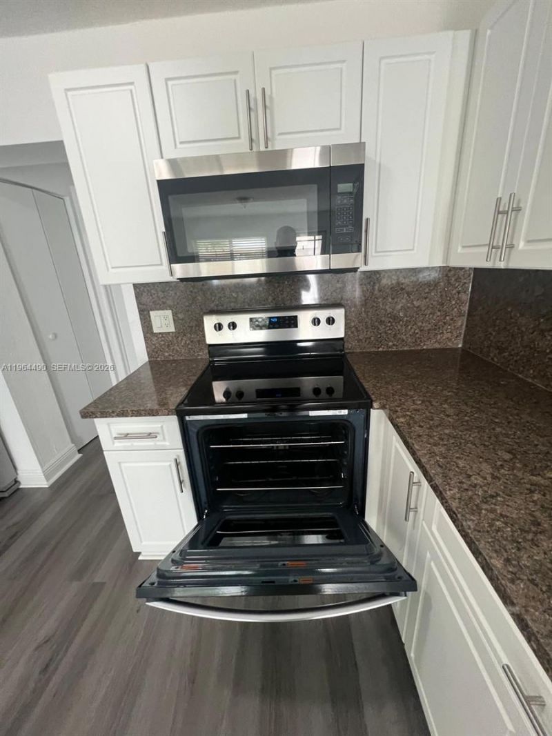 2561 NW 18th Ct, Fort Lauderdale, FL 33311 Photo