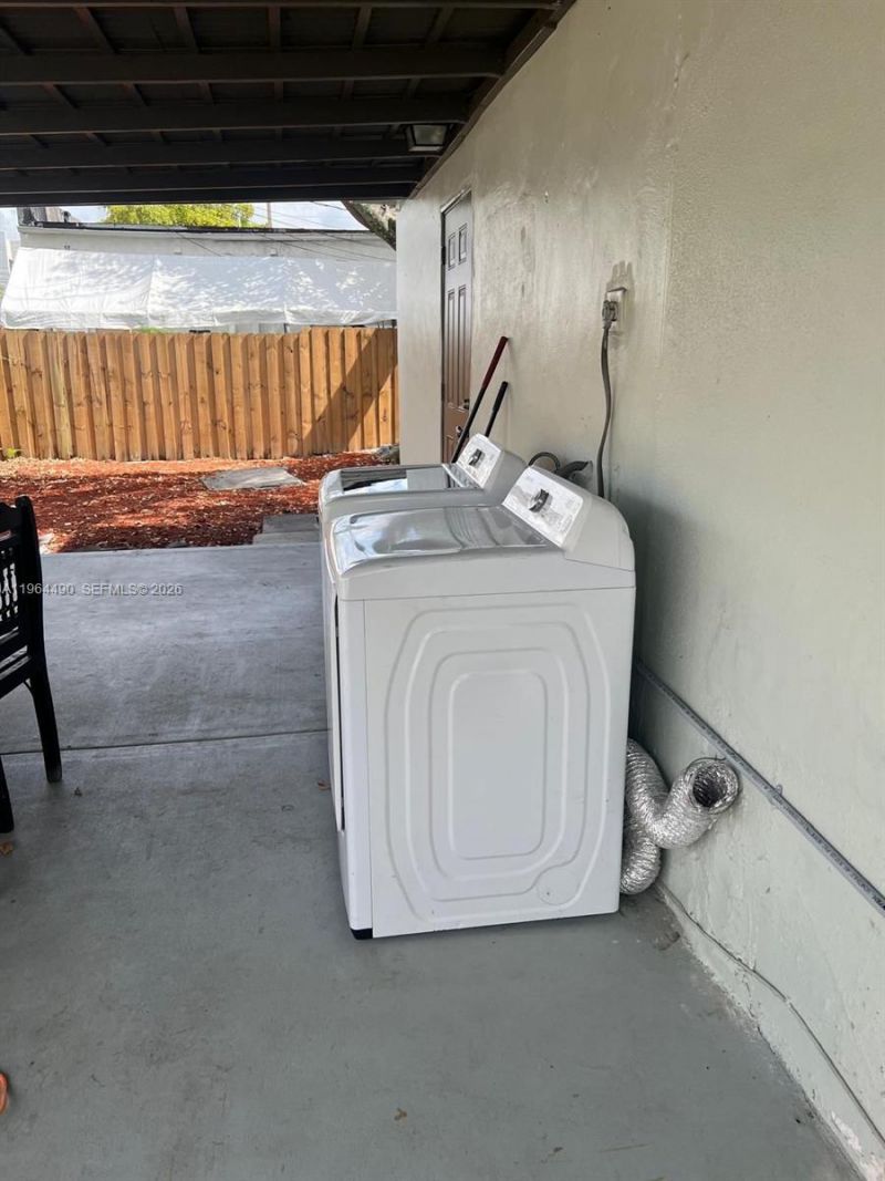 2561 NW 18th Ct, Fort Lauderdale, FL 33311 Photo