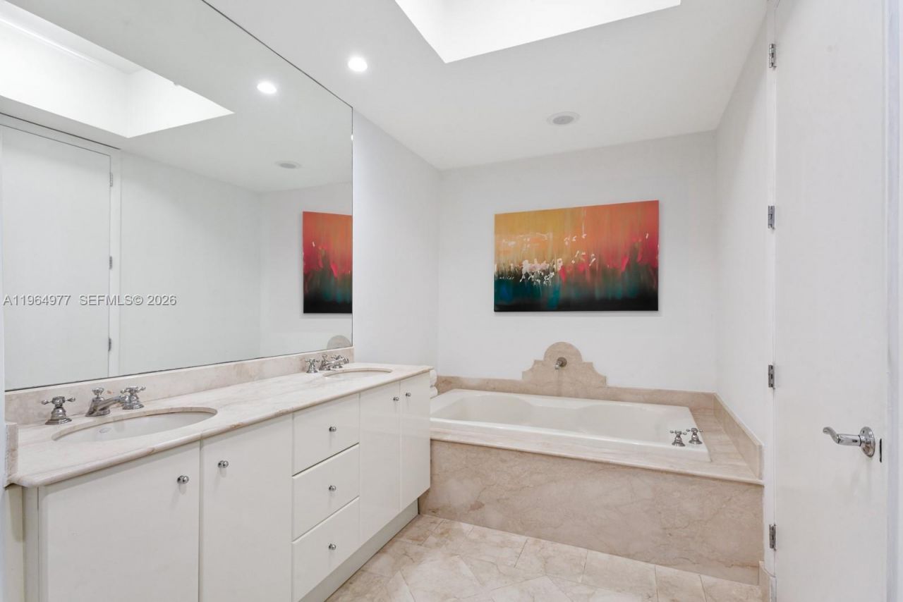 100 S Pointe Dr, Unit 1001, Miami Beach, FL 33139 Photo