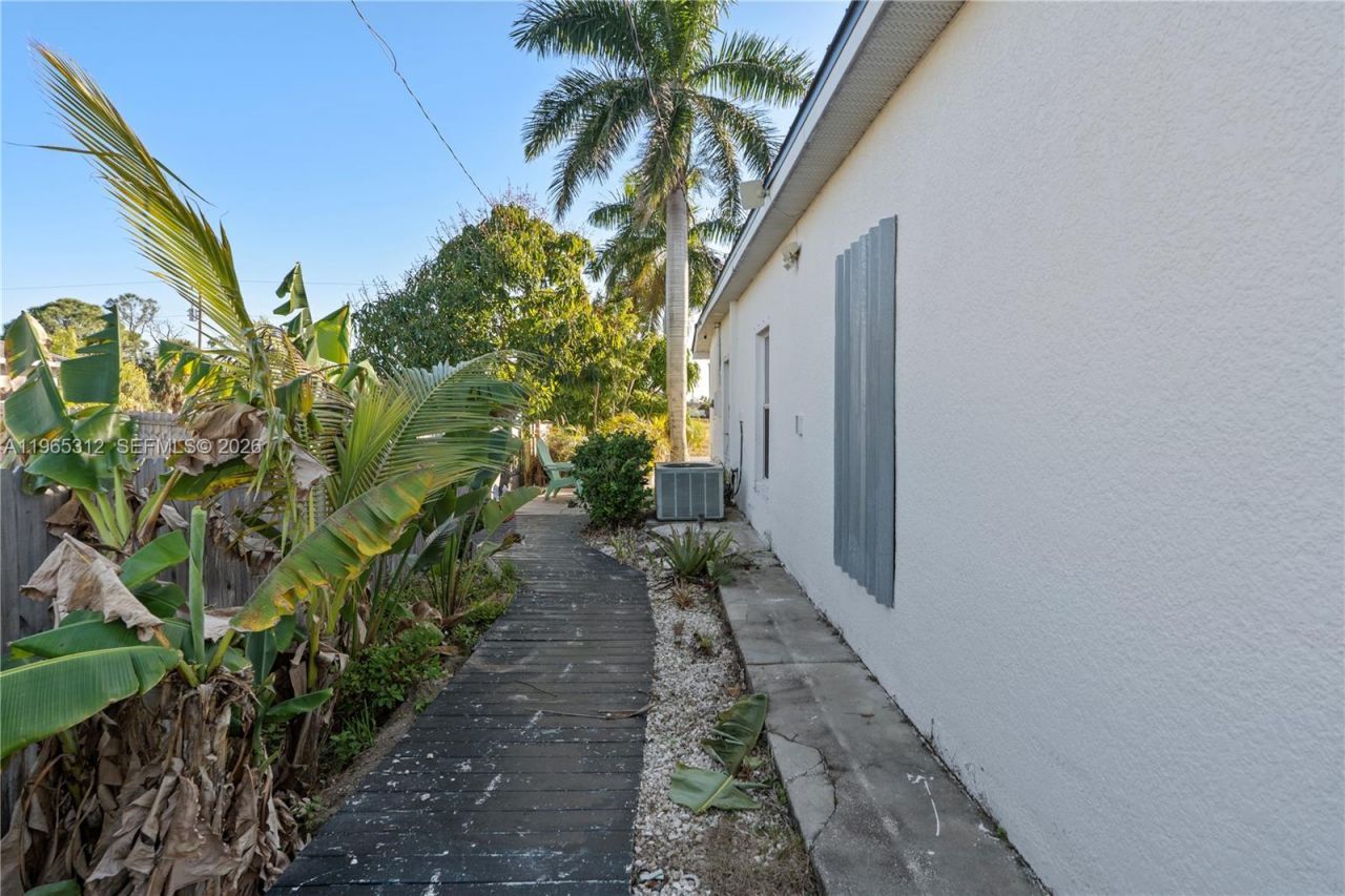 2025 NW 7th Ter, Cape Coral, FL 33993 Photo