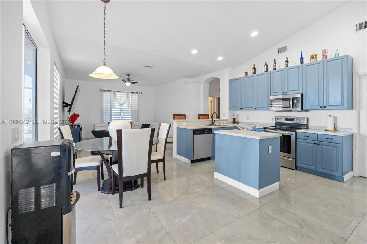 2025 NW 7th Ter, Cape Coral, FL 33993 Photo