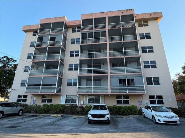 1830 Dixieanna St, Unit 406, Hollywood, FL 33020