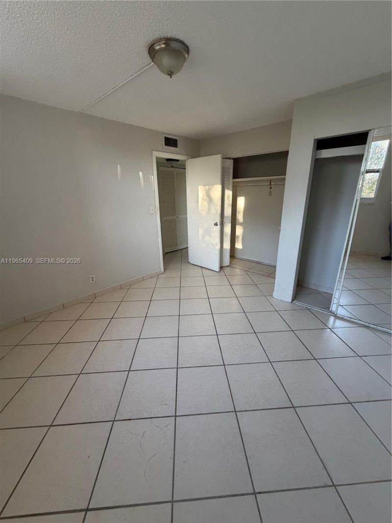 1830 Dixieanna St, Unit 406, Hollywood, FL 33020 Photo
