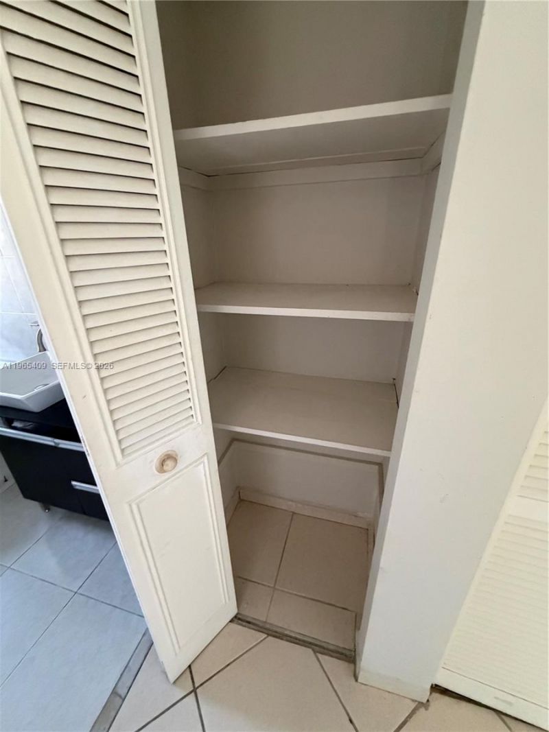 1830 Dixieanna St, Unit 406, Hollywood, FL 33020 Photo