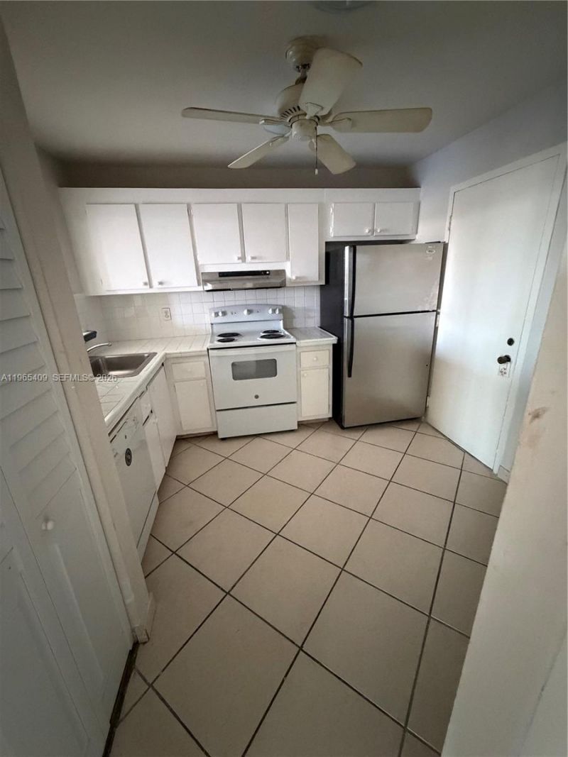 1830 Dixieanna St, Unit 406, Hollywood, FL 33020 Photo