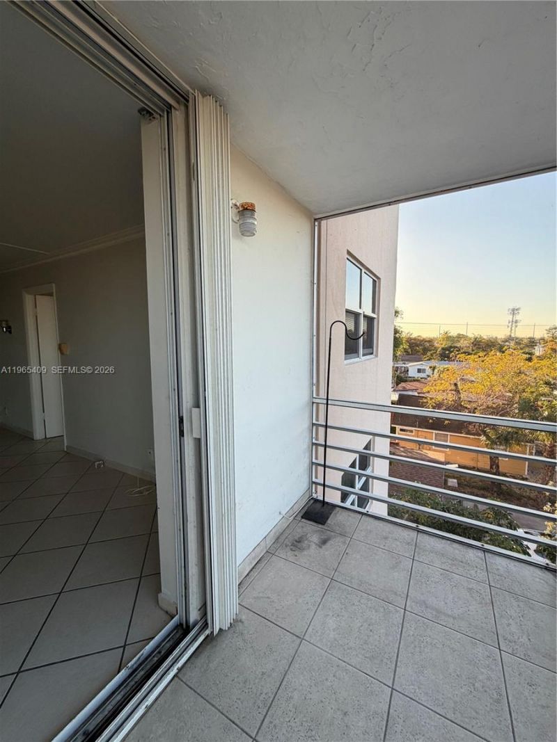 1830 Dixieanna St, Unit 406, Hollywood, FL 33020 Photo