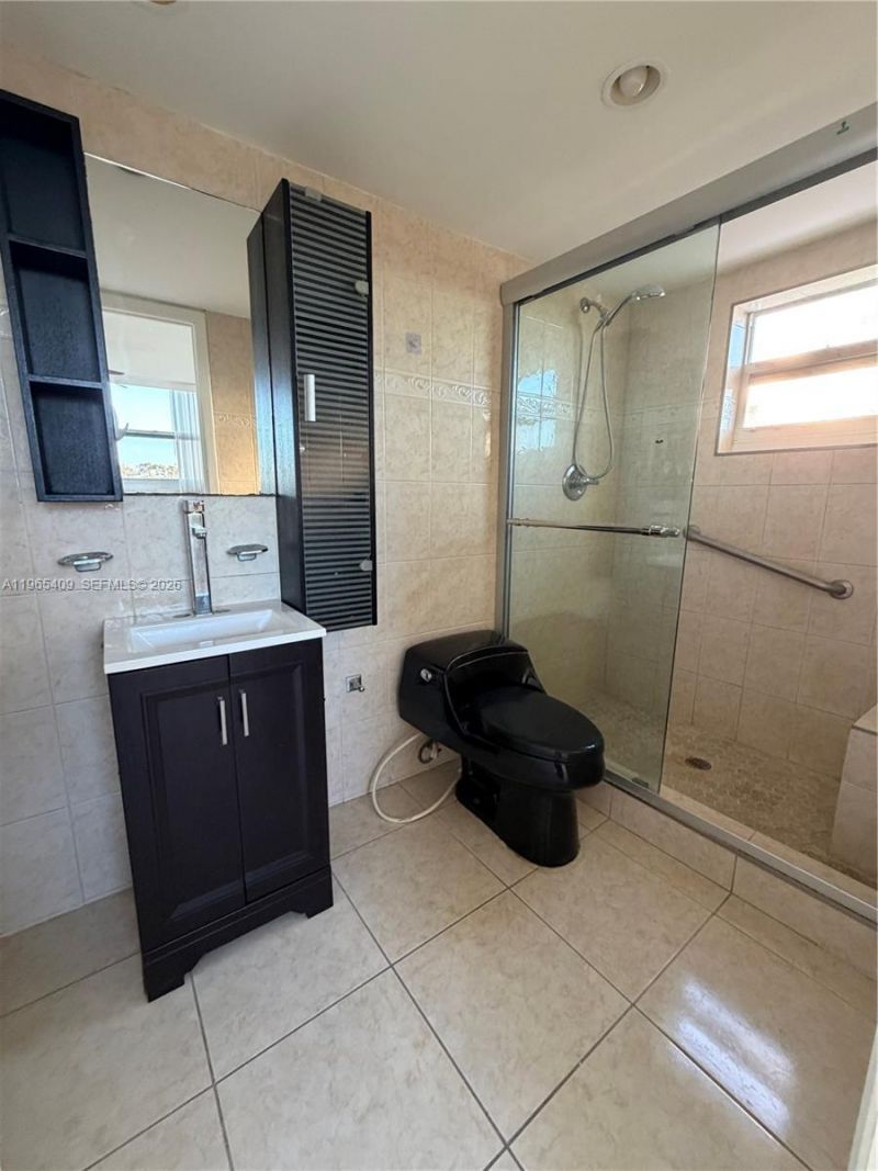 1830 Dixieanna St, Unit 406, Hollywood, FL 33020 Photo