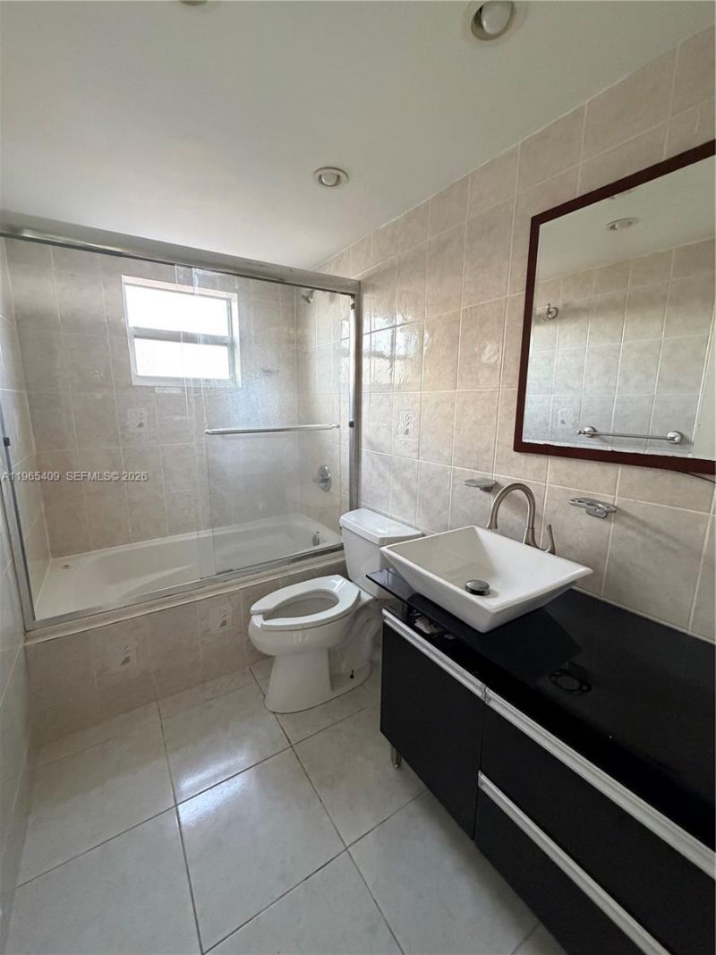 1830 Dixieanna St, Unit 406, Hollywood, FL 33020 Photo