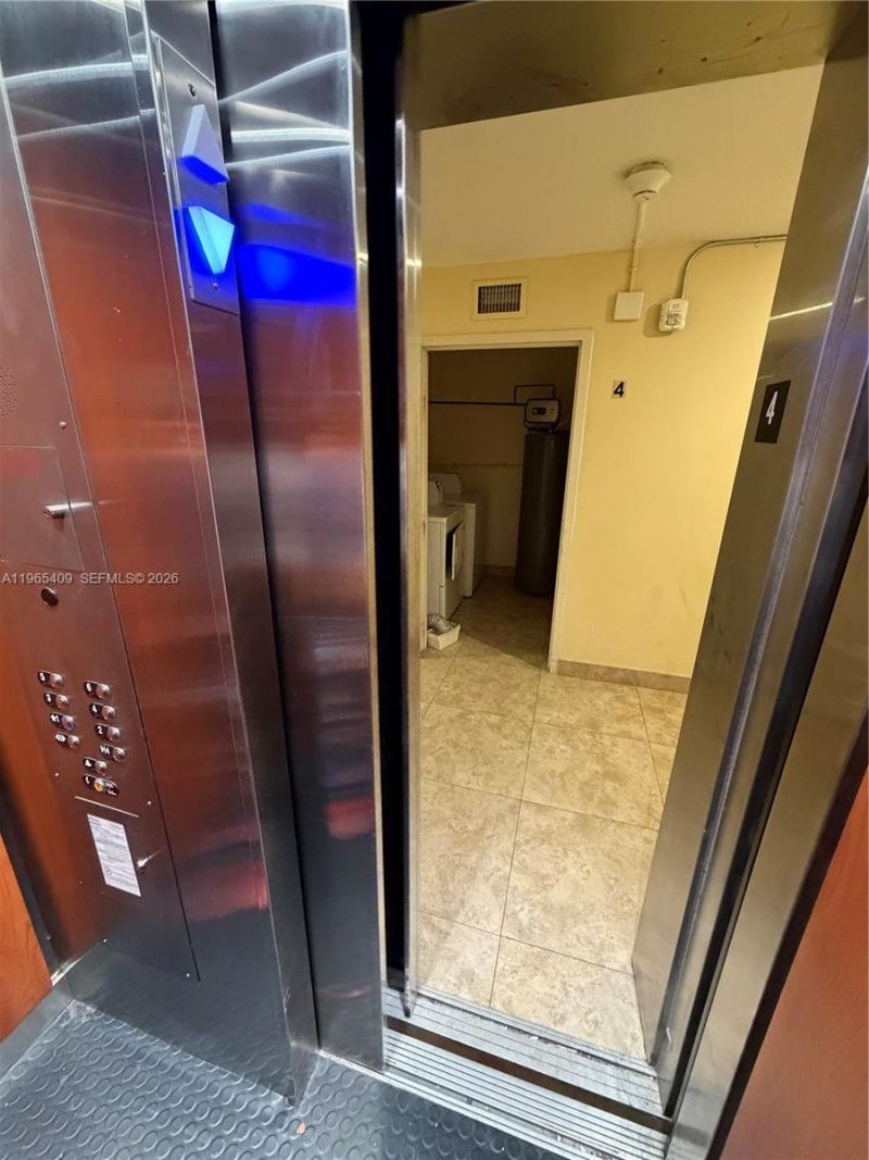 1830 Dixieanna St, Unit 406, Hollywood, FL 33020 Photo