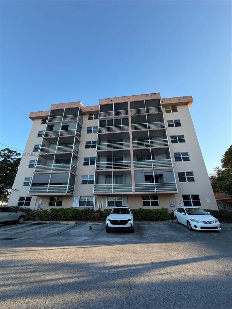 1830 Dixieanna St, Unit 406, Hollywood, FL 33020 Photo