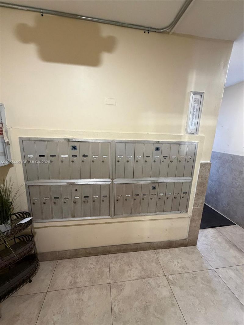 1830 Dixieanna St, Unit 406, Hollywood, FL 33020 Photo