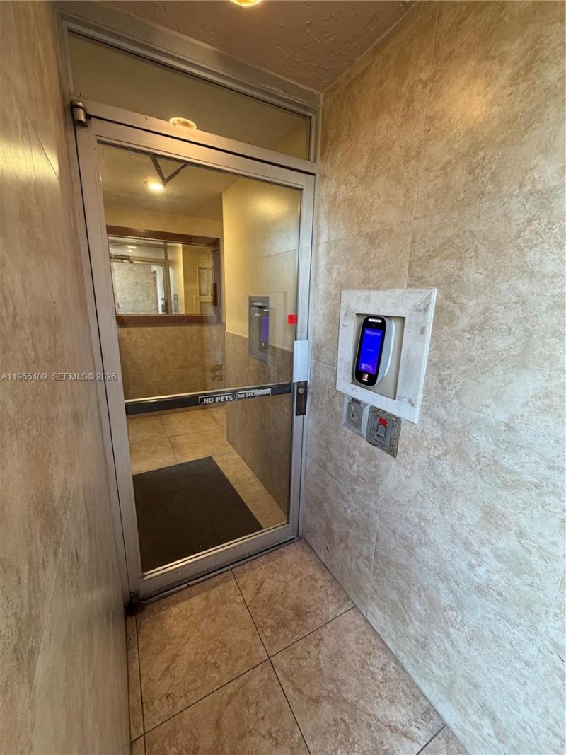 1830 Dixieanna St, Unit 406, Hollywood, FL 33020 Photo