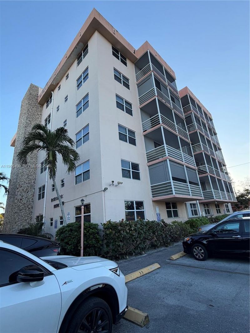 1830 Dixieanna St, Unit 406, Hollywood, FL 33020 Photo