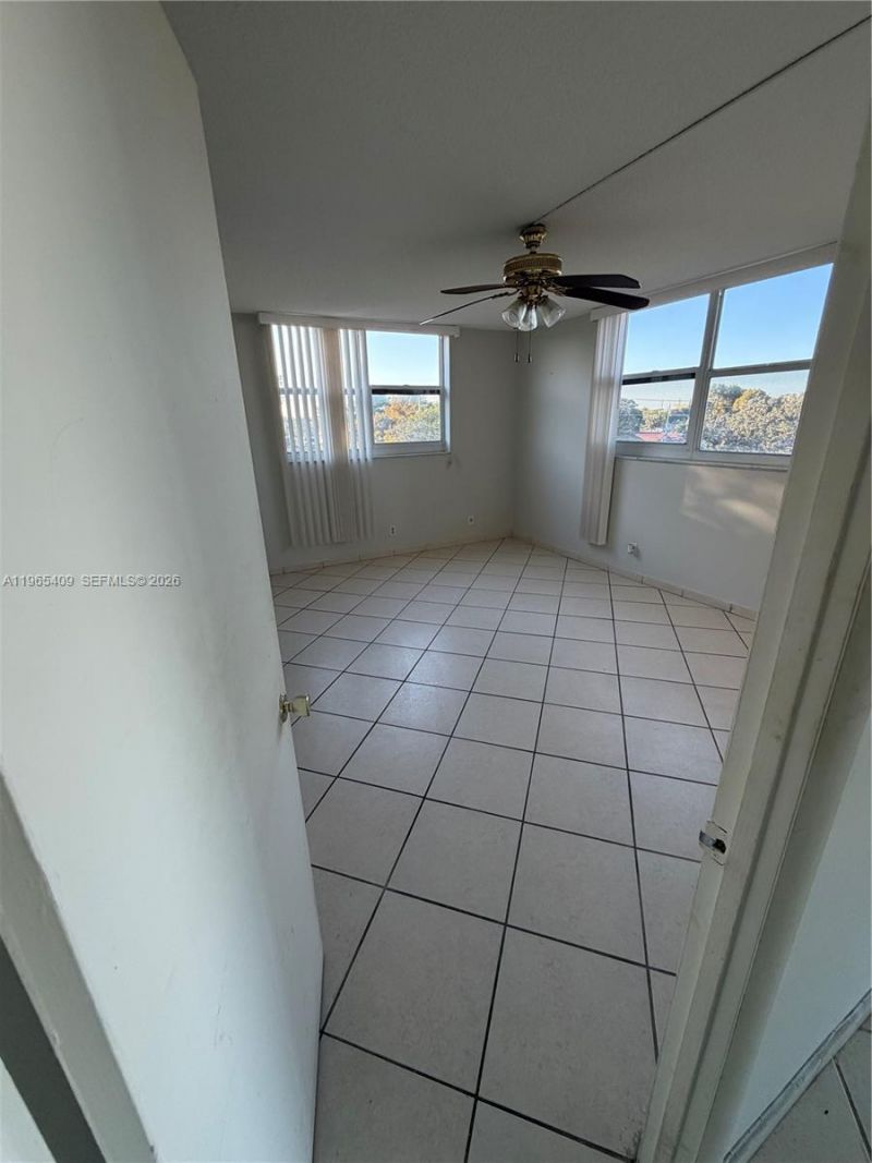 1830 Dixieanna St, Unit 406, Hollywood, FL 33020 Photo
