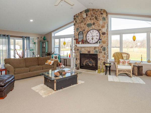 31643 Frost Street, Dowagiac, MI 49047