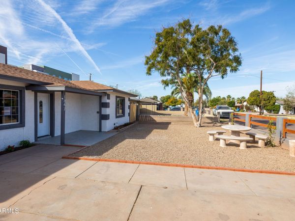 1847 E PINCHOT Avenue, Phoenix, AZ 85016