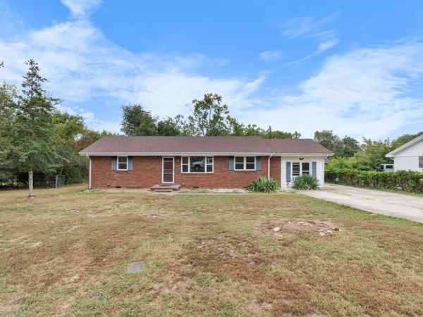 19 Gino Dr, Clarksville, TN 37042