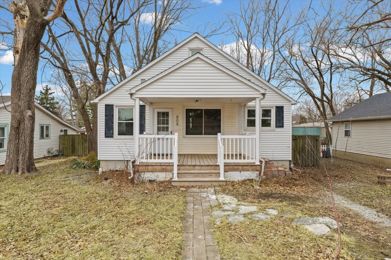 808 W William Street, Monticello, IL 61856 Main Photo