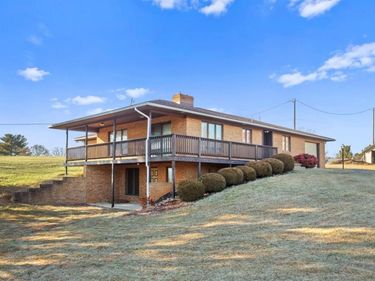 153 SYLVAN DR, STUARTS DRAFT, VA 24477