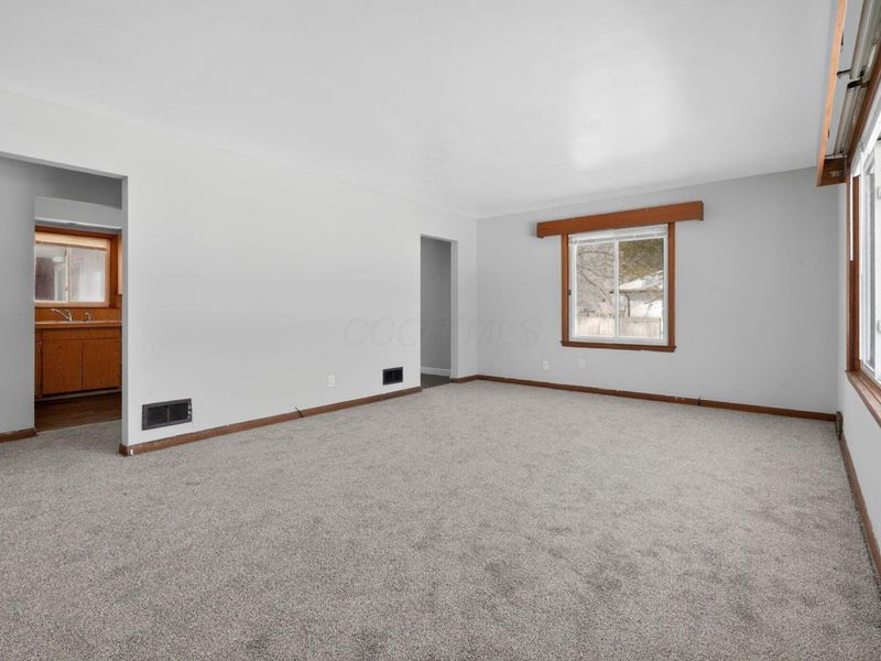 2735 Berrell Avenue, Columbus, OH 43211 Photo 7