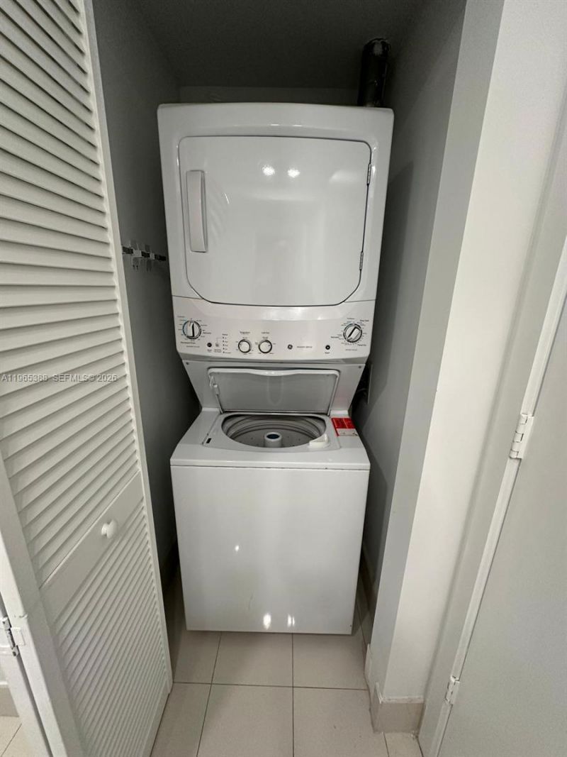 121 NE 34th St, Unit 1505, Miami, FL 33137 Photo