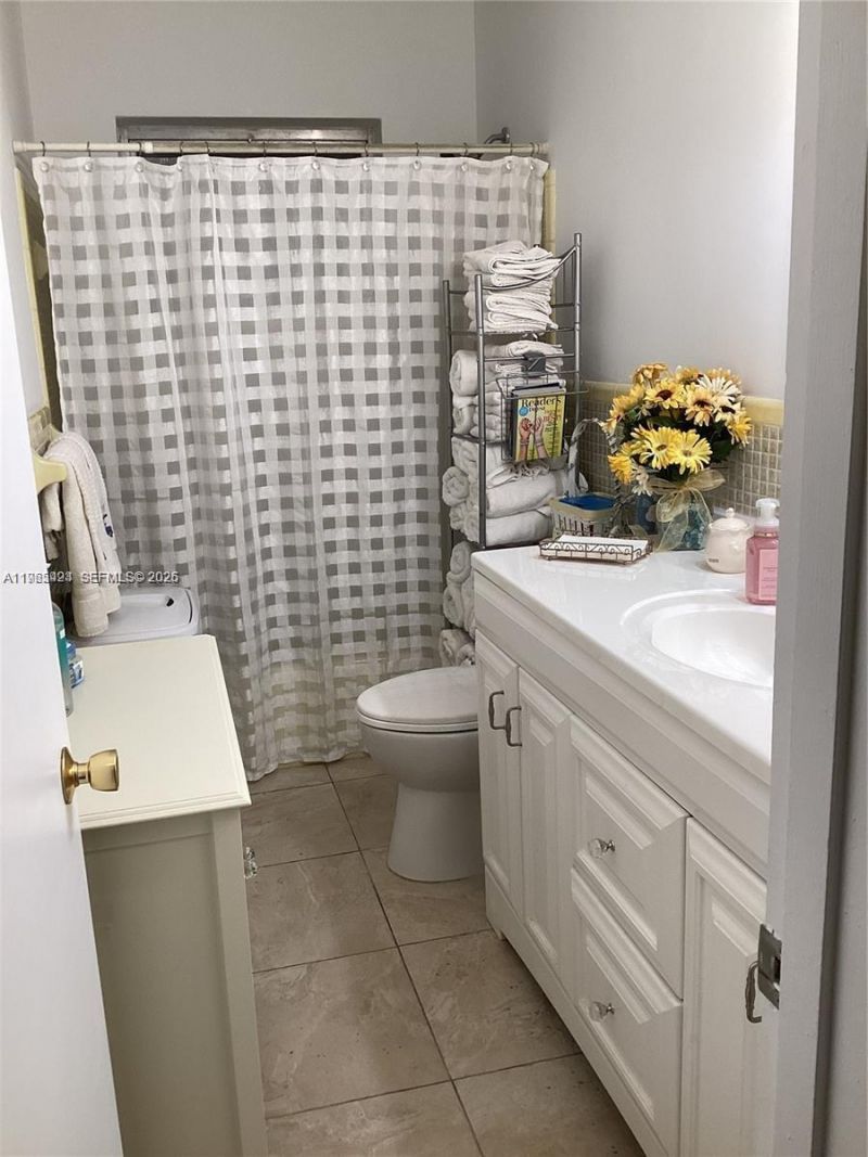 3740 W 5th Ct, Hialeah, FL 33012 Photo