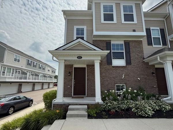 4931 Treeside Lane, Troy, MI 48098