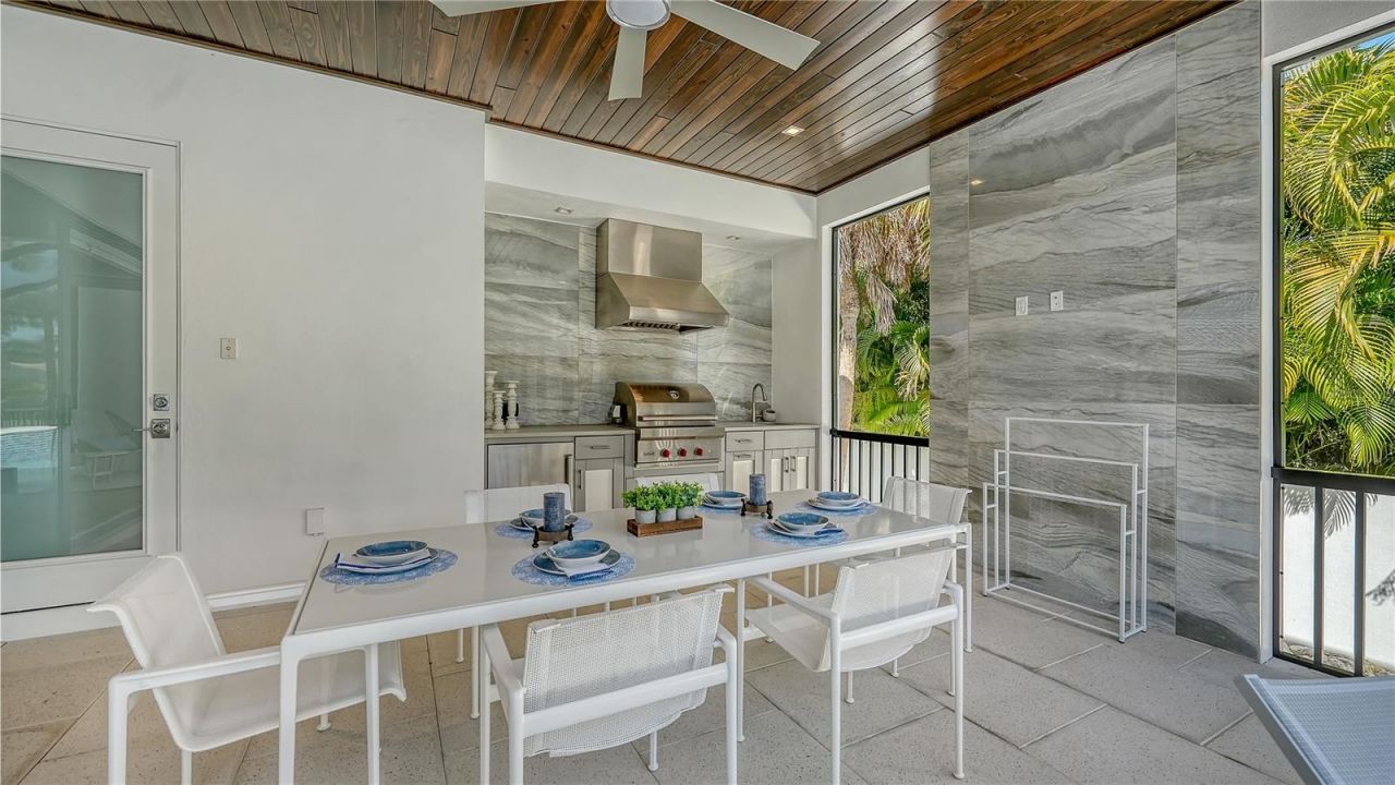 575 S Spoonbill Drive, Sarasota, FL 34236 Photo