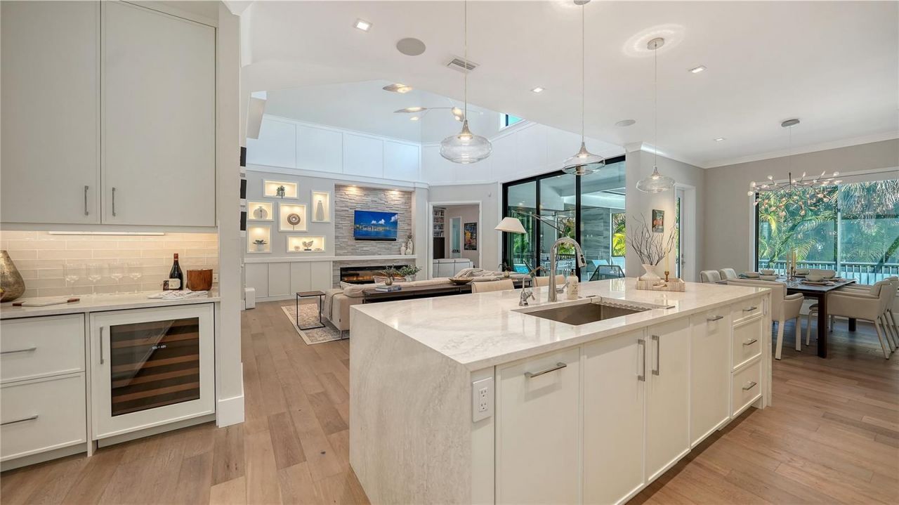 575 S Spoonbill Drive, Sarasota, FL 34236 Photo