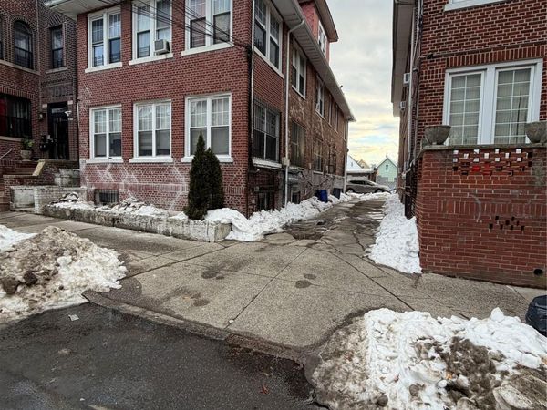 738 E 219th Street, Bronx, NY 10467