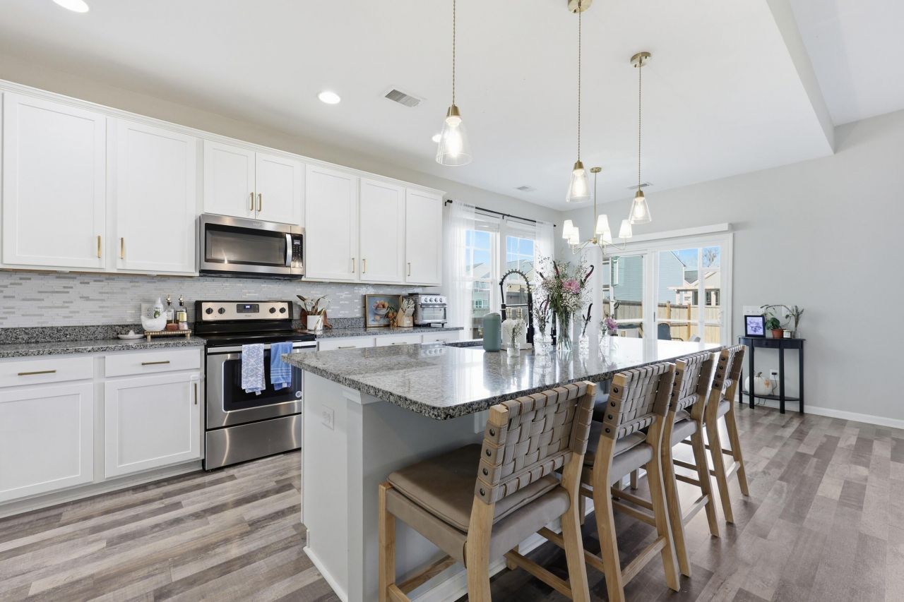 1349 Hermitage Lane Photo 9