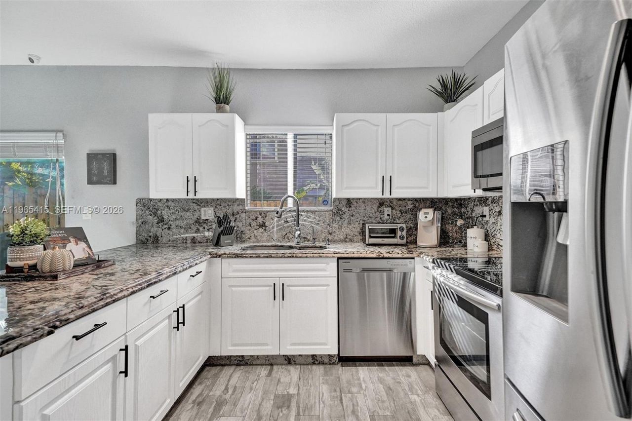 8518 SW 214th Ln, Cutler Bay, FL 33189 Photo