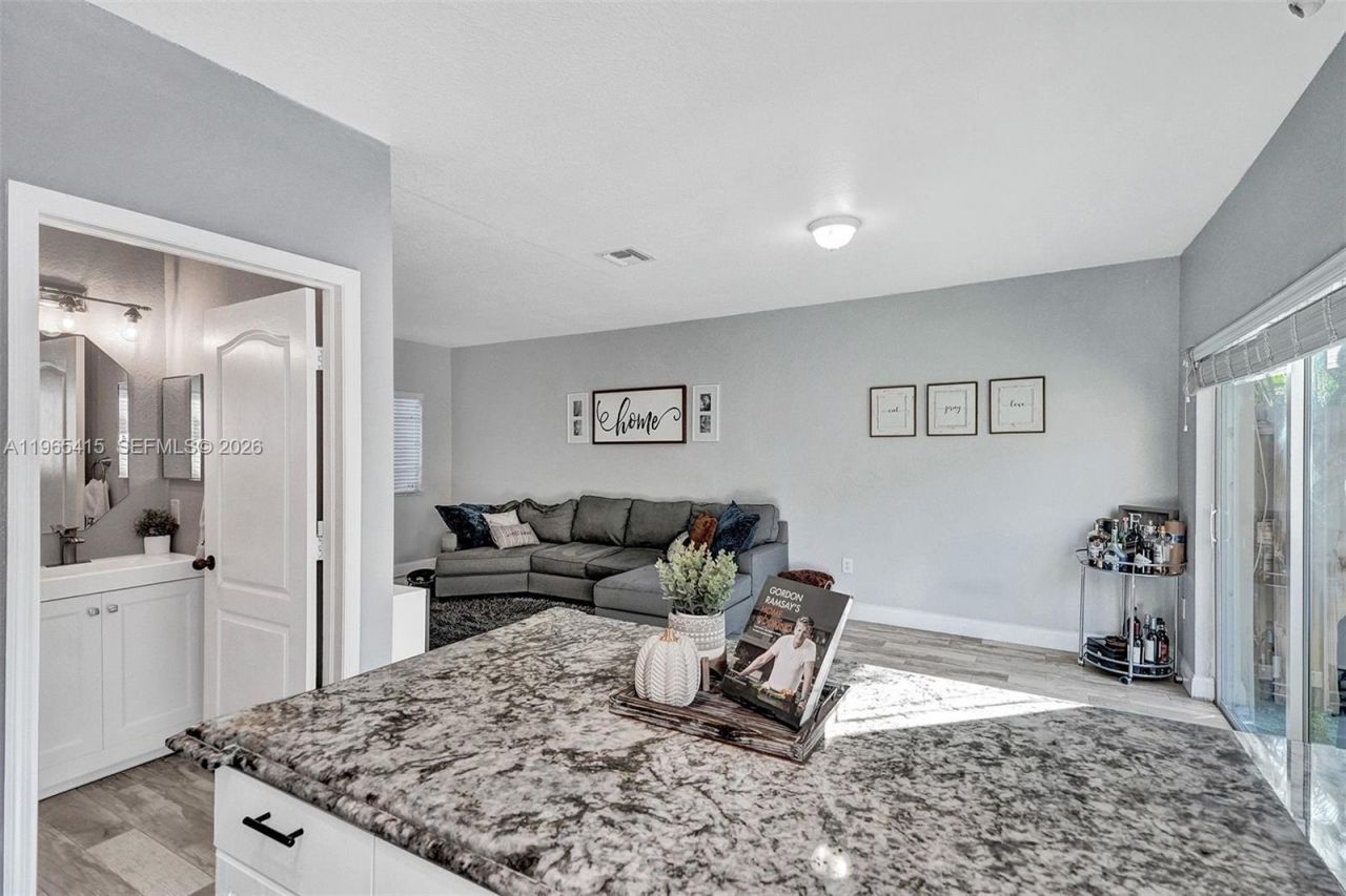 8518 SW 214th Ln, Cutler Bay, FL 33189 Photo