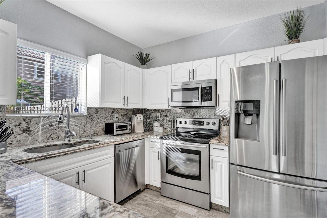 8518 SW 214th Ln, Cutler Bay, FL 33189 Photo