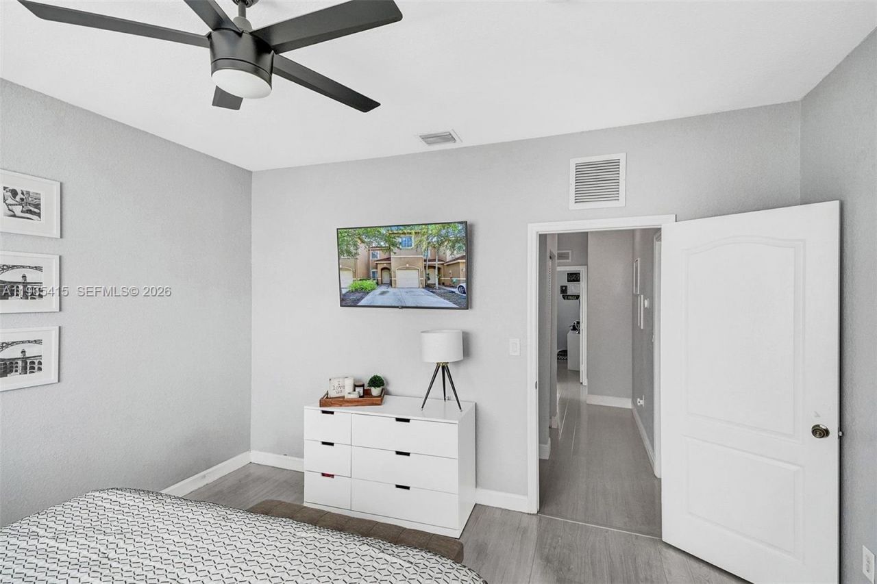 8518 SW 214th Ln, Cutler Bay, FL 33189 Photo