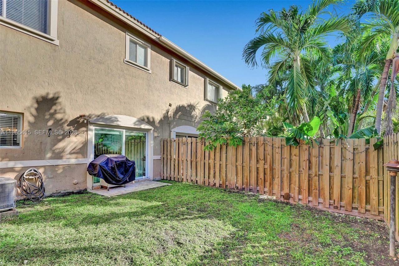 8518 SW 214th Ln, Cutler Bay, FL 33189 Photo