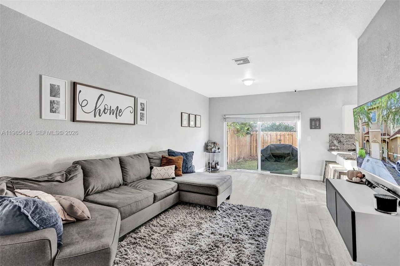 8518 SW 214th Ln, Cutler Bay, FL 33189 Photo