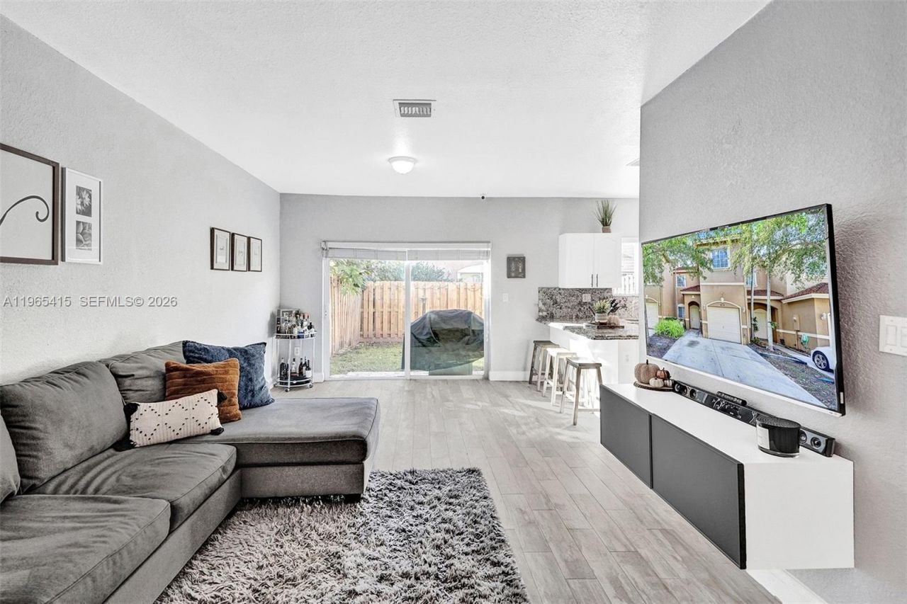 8518 SW 214th Ln, Cutler Bay, FL 33189 Photo