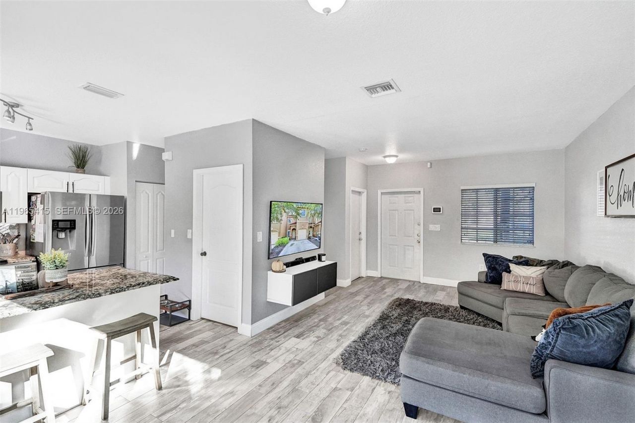 8518 SW 214th Ln, Cutler Bay, FL 33189 Photo