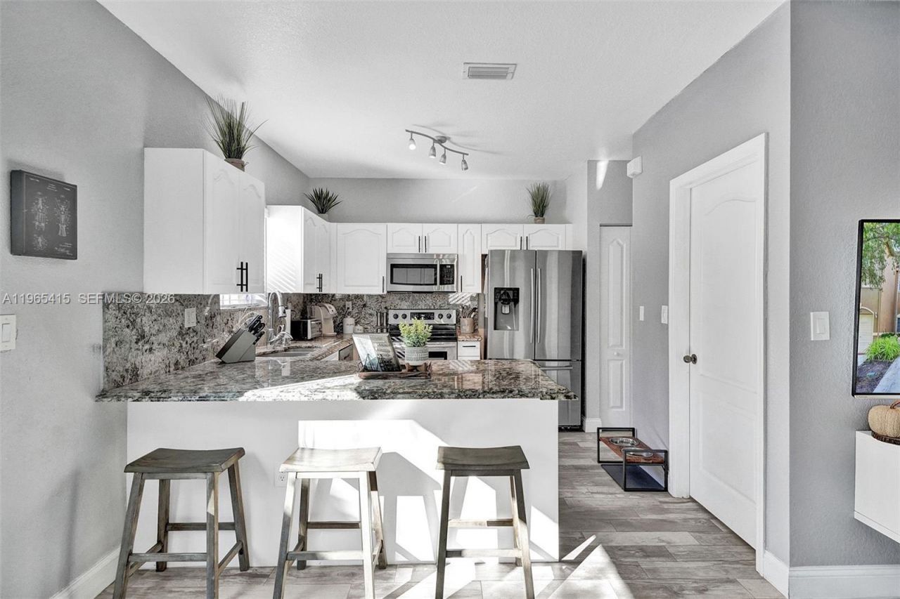 8518 SW 214th Ln, Cutler Bay, FL 33189 Photo