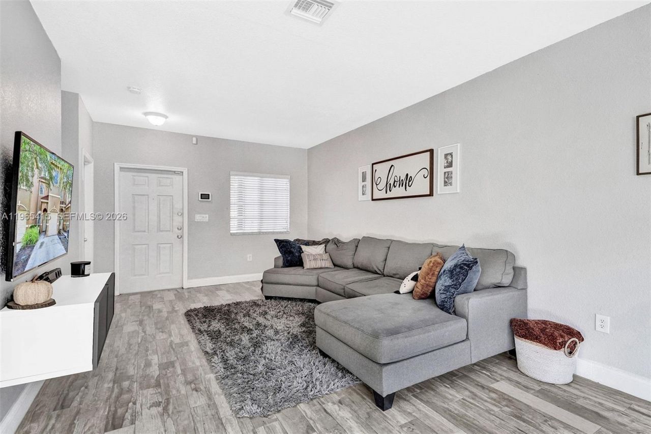 8518 SW 214th Ln, Cutler Bay, FL 33189 Photo