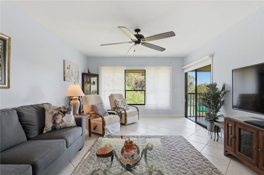 6165 S Mirror Lake Drive, Unit 309, Sebastian, FL 32958 Photo