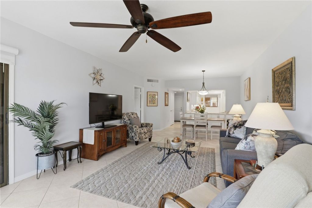 6165 S Mirror Lake Drive, Unit 309, Sebastian, FL 32958 Photo