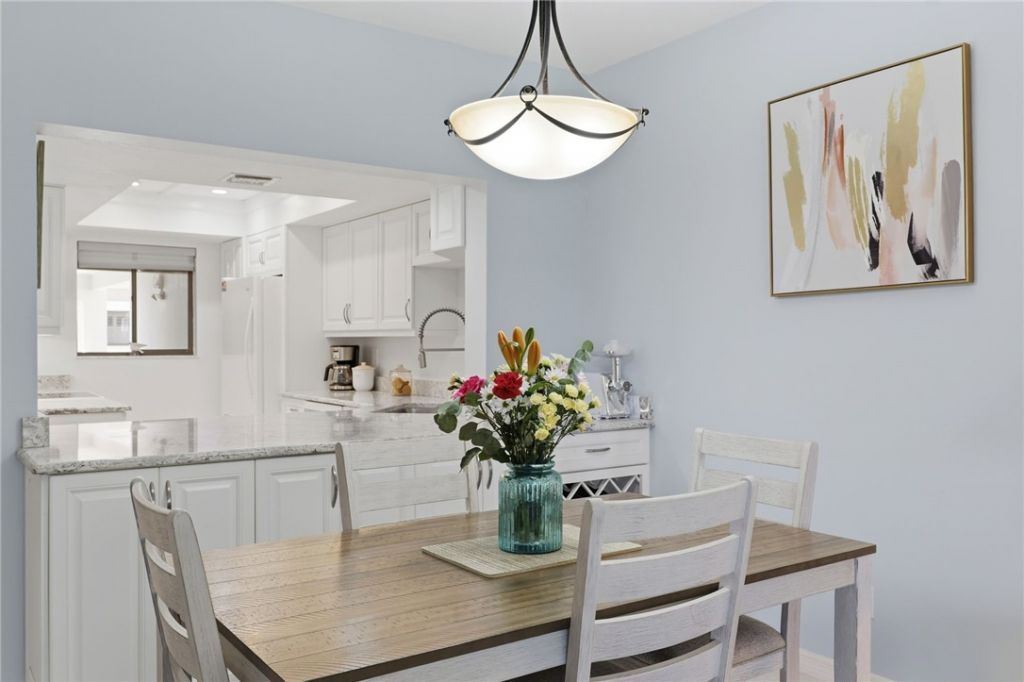 6165 S Mirror Lake Drive, Unit 309, Sebastian, FL 32958 Photo