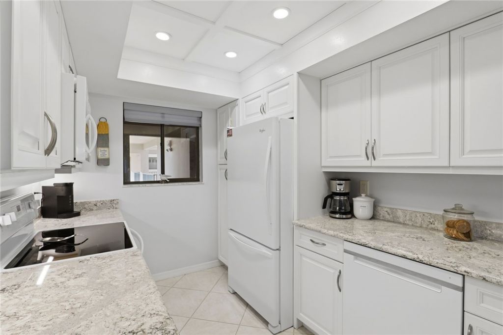 6165 S Mirror Lake Drive, Unit 309, Sebastian, FL 32958 Photo