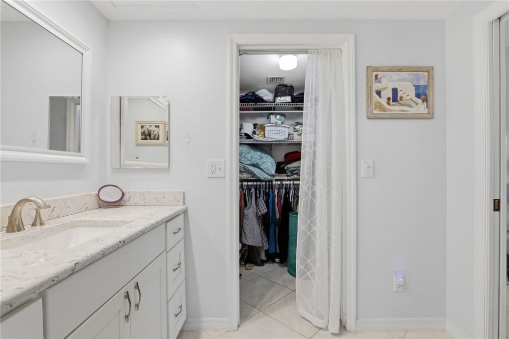 6165 S Mirror Lake Drive, Unit 309, Sebastian, FL 32958 Photo