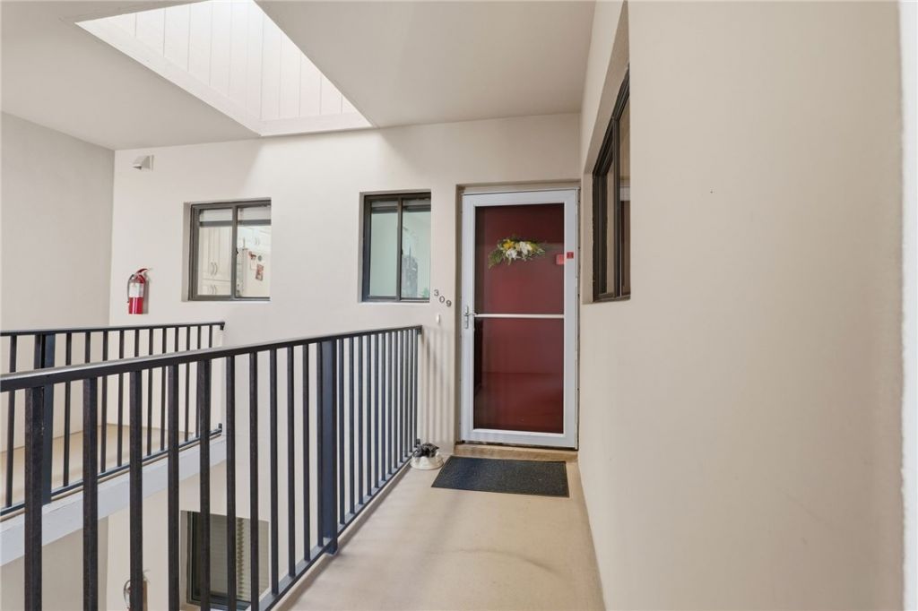 6165 S Mirror Lake Drive, Unit 309, Sebastian, FL 32958 Photo